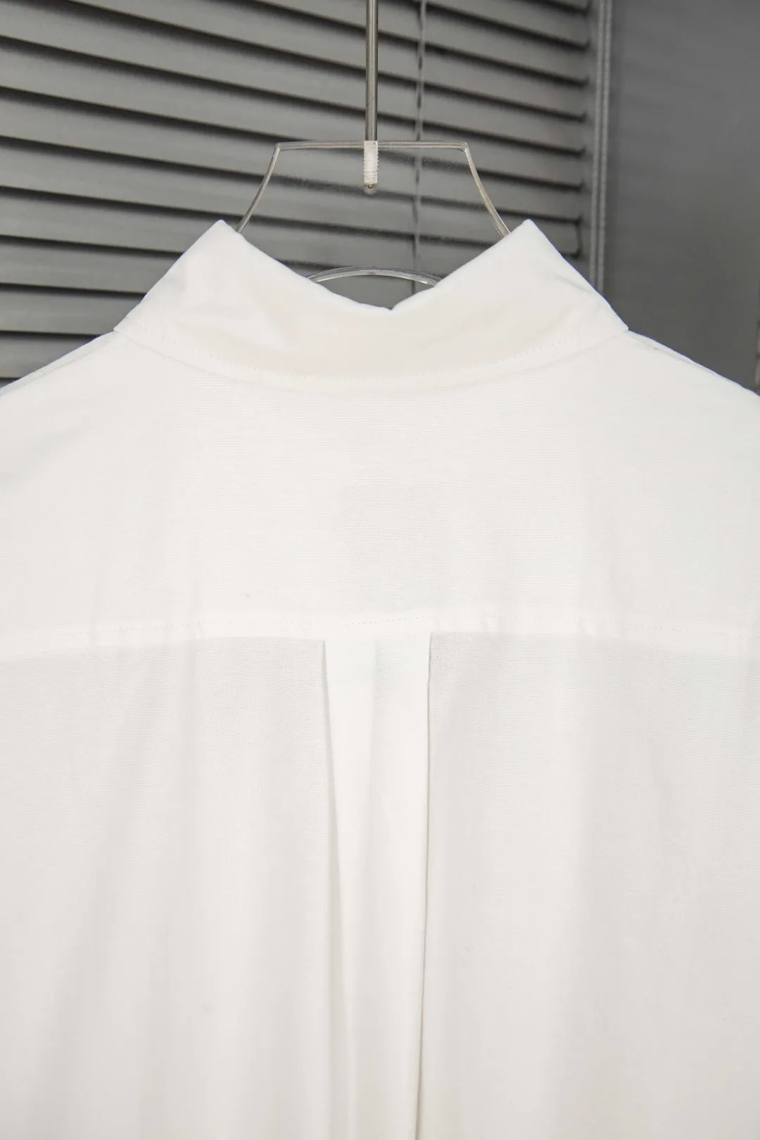 🅿️250 New: Style number: B141 Ralph Lauren/Ralph Lauren classic small label couple's long-sleeved shirt 1️⃣ Made of high-quality fabrics, the upper body is soft and comfortable, extremely delicate, and feels solid, smooth and soft. The fabric has the characteristics of being wrinkle-free and has an invincible feel. The details are perfectly handled! 2️⃣The workmanship details are perfectly controlled. They are all hemmed with vest technology, and the inside of the sleeves are also used. Different from the four-needle and five-thread workmanship, the collars are also all designed with interlining, showing high-end fashion and individuality, and the style is fashionable, simple and elegant! 3️⃣It is very youthful and energetic, and can be easily worn by both men and women. It is very in line with the fashion aesthetic concepts of today's young people! Color: Black, White, Navy Size: S, M, L, XL